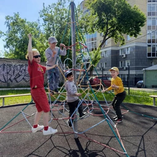 Дети на прогулке