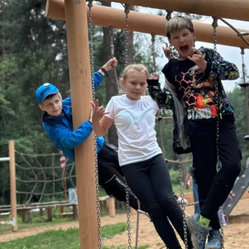 Дети на прогулке