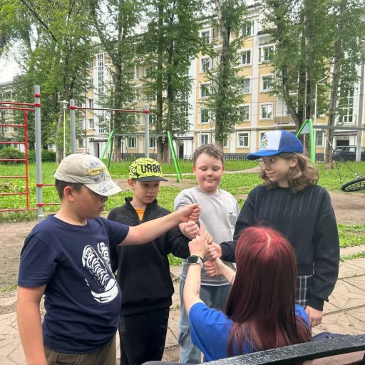 Дети на прогулке